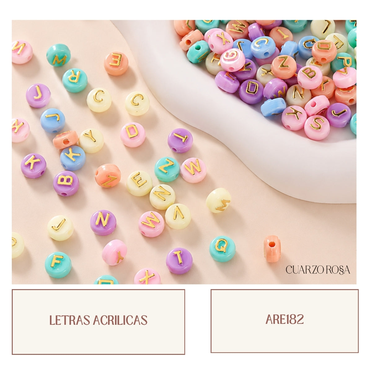 Letras acrílicas en colores pastel con letras doradas