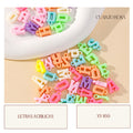 Letras acrílicas en colores vivos con argolla